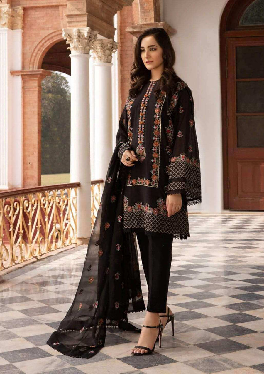Premium Lawn 3pc Heavy Embroidery with Embroidered chiffon Dupta