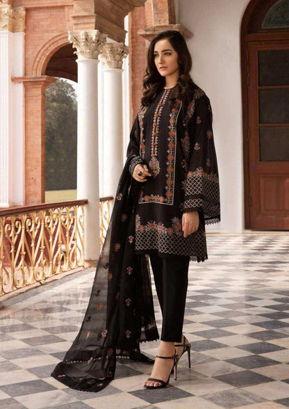 Premium Lawn 3pc Heavy Embroidery with Embroidered chiffon Dupta